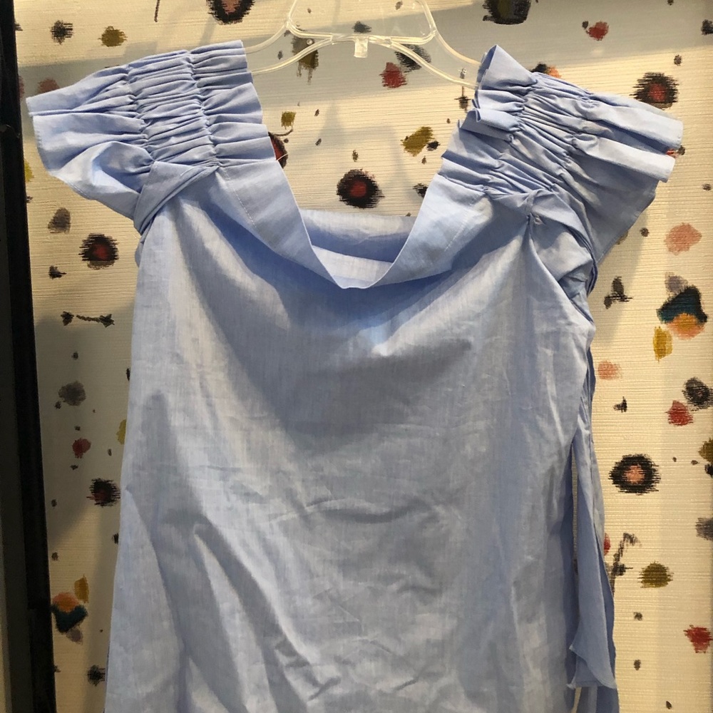 Off the shoulder crop